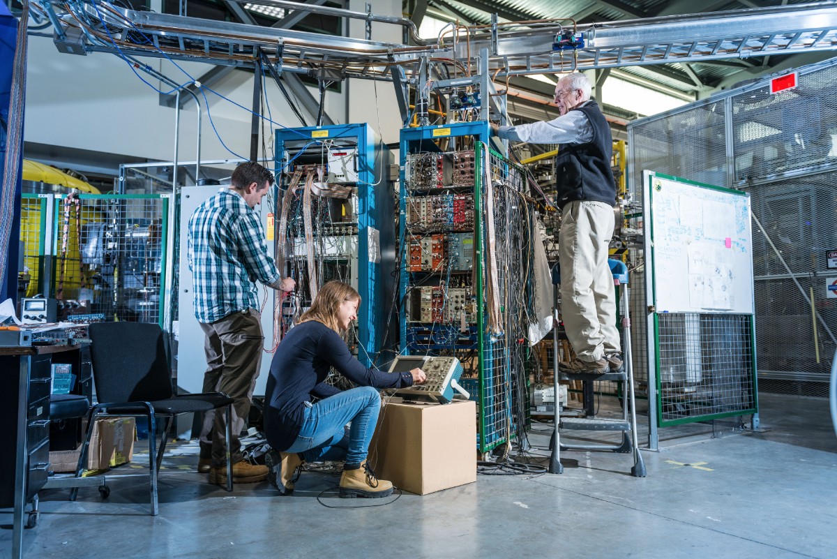 Researchers working at the D­RAGON recoil separator at T­RIUMF.